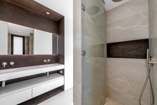 Master en suite bathroom