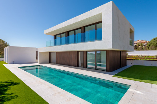 Modern villa with pool and plot
