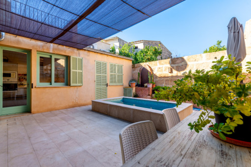 Lovely patio with bbq area