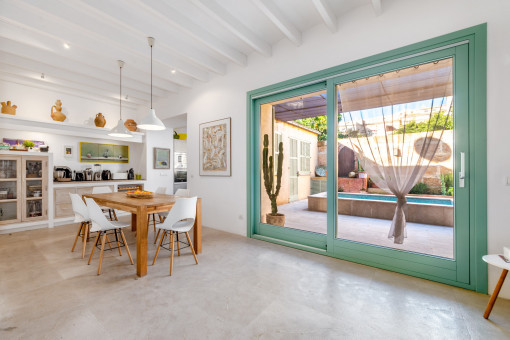 Direct access to the patio