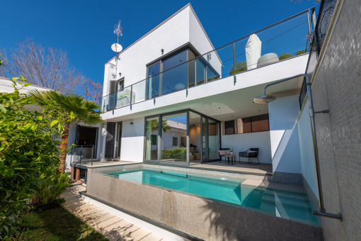 Exterior view of the modern villa with pool