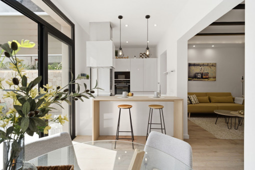 Open-plan kitchen 