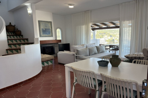 Living area with pellet fireplace