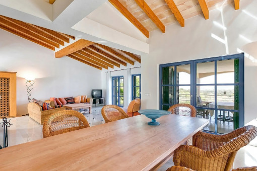 Dining area with access to the covered terrace