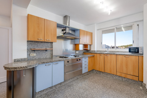 Fully equipped, spacious kitchen