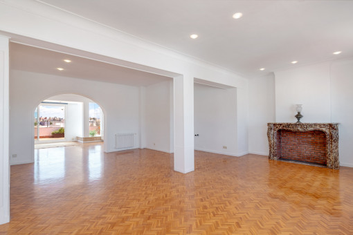 Spacious living and dining area