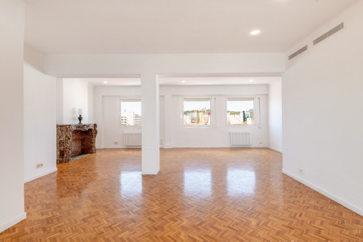 Spacious living and dining area