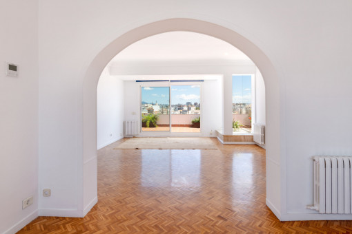 Spacious living and dining area