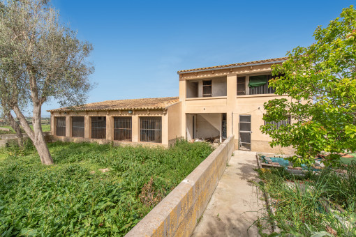 Side building  with potencial