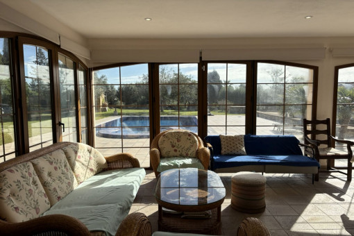 Guest house with views to the pool