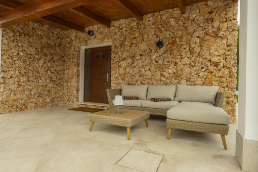 Fron covered terrace