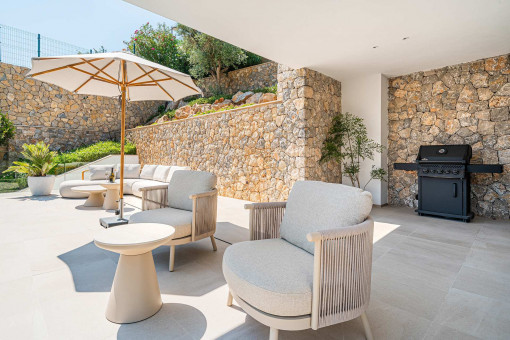 Partially covered terrace