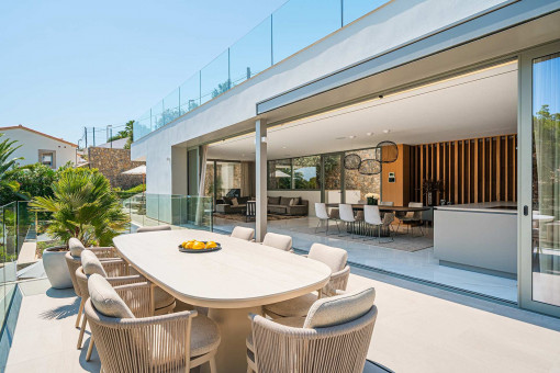Living and dining area with direct access to the spacious terrace