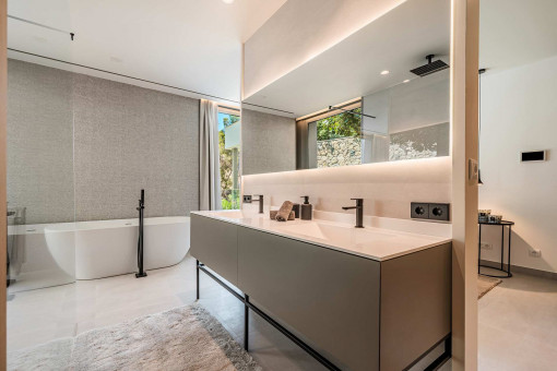 One of the five bathrooms