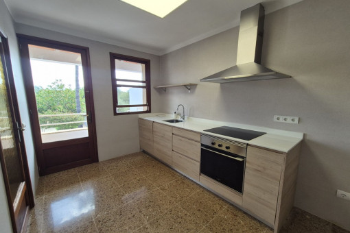 Kitchen with access to the terrace