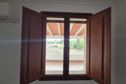 windows with blackout blinds