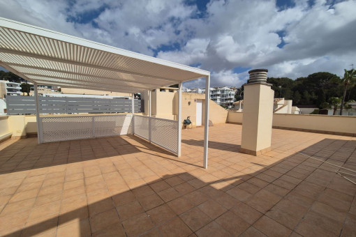 Rooftop terrace with pergola