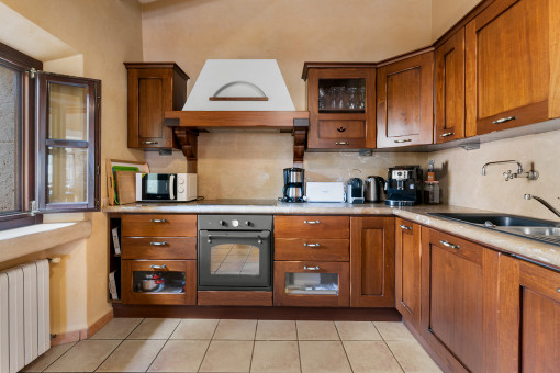 Fully equipped fitted kitchen