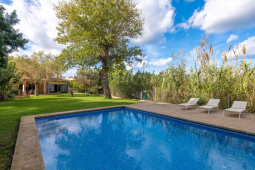 64 sqm pool with wide views over nature