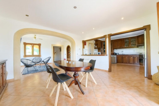 Spacious dining room with open kitchen