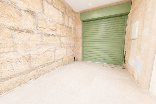 Garage with direct access to the house
