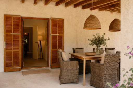 Covered terrace in front of the house