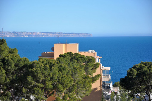 Open views over San Agustín and the sea