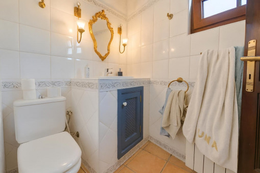 Small bathroom with decorative mirror