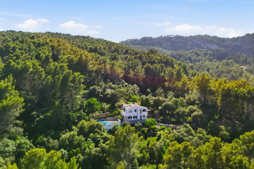 A property offering complete privacy and panoramic views in Esporles