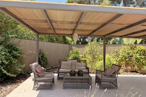 Covered seating area