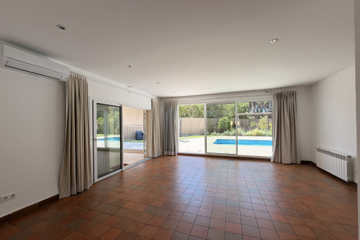 Living area with direct terrace access