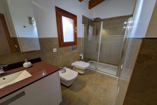 En-suite bathroom 