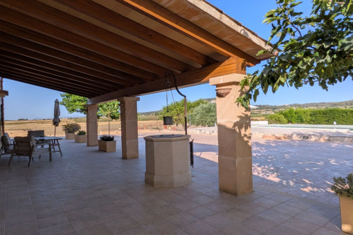 Large outdoor terrace 