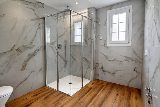 One fo the two modern bathrooms with window