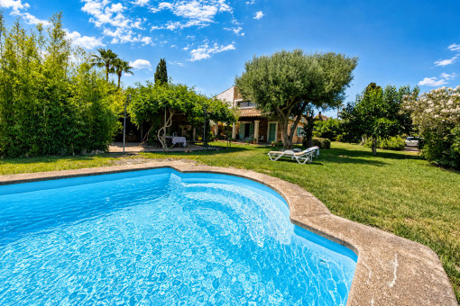 Country house with swimming pool and spacious garden near Santa Maria
