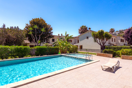 Community pool