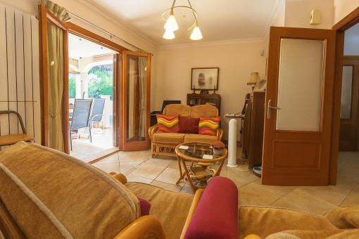 Lounge area next to the kitchen