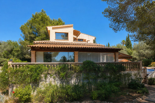 View of the finca from the driveway