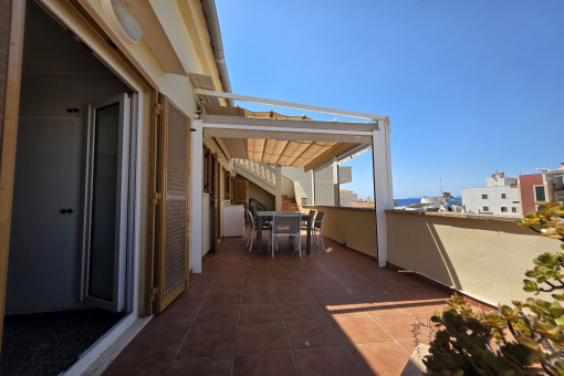 Spacious terrace with sea view