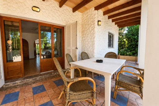 Covered dining terrace