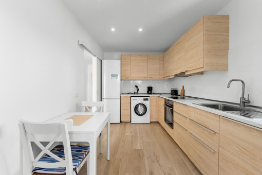 Modern, fully equipped kitchen
