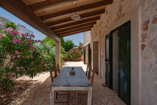 Covered terrace with direct access to the kitchen