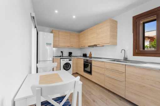 Modern, fully equipped kitchen