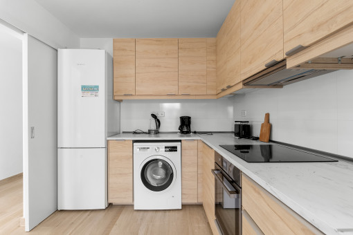 Modern, fully equipped kitchen