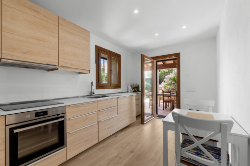 Modern, fully equipped kitchen