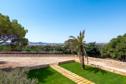 Access to the finca 