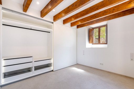 Bedroom with built in wardrobe 
