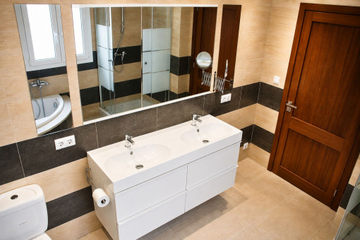 En suite bathroom off the first bedroom