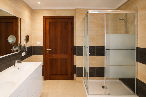 En suite bathroom off the first bedroom