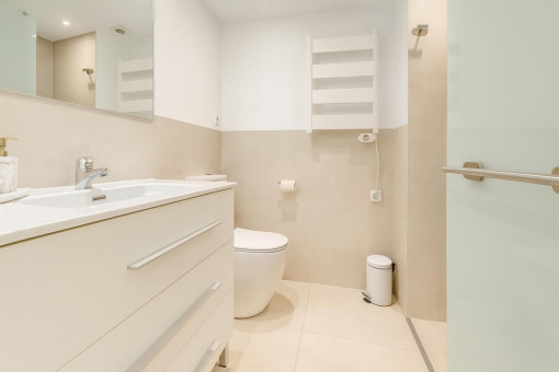 07_shower_bathroom_ground_floor_apartment_holiday_license_canyamel_Apartment_Canyamel